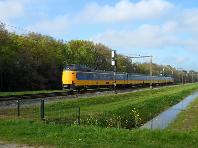 Overijssel vraagt NS: herzie besluit directe trein Enschede-Schiphol. (Foto: Henk-Jan van der Klis)