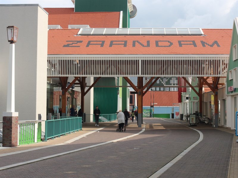 Station Zaandam nu in Zaanse stijl