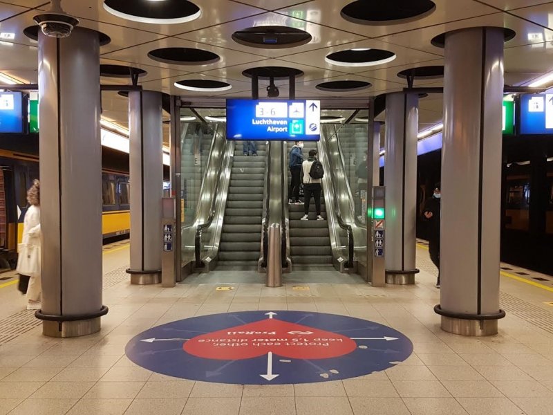 Station Schiphol Airport heeft in 2020 een daling van 70 procent minder in- en uitstappers mogen verwerken (Foto: Treinenweb)