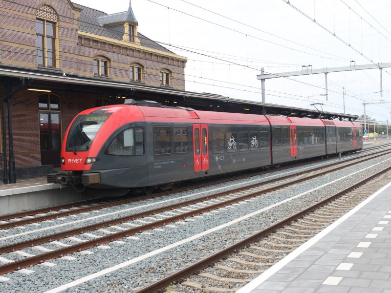 Vanwege een scheur in de spoordijk rijden er momenteel minder treinen op de Merwedelingelijn tussen Dordrecht en Gorinchem. (Foto: Treinenweb)