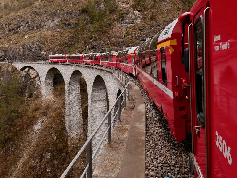 De rit van de Bernina Express, maar vanaf zaterdag 15:00 ook vanuit de cabine op YouTube. 