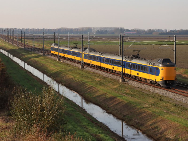 Het treinverkeer van en naar Groningen en Friesland wordt gehinderd door een kapotte spoorstaaf. (Foto: Pjedro22)