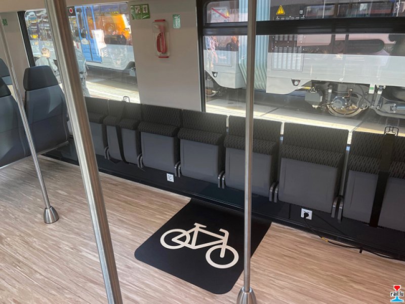 In het tussenrijtuig is ook een ruimte beschikbaar voor fietsen. (Rechten: CFL)