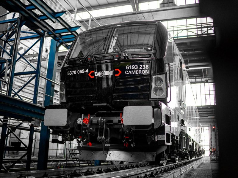Een locomtief van Cargounit voor onderhoud in een werkplaats. (Foto: Siemens Mobility)