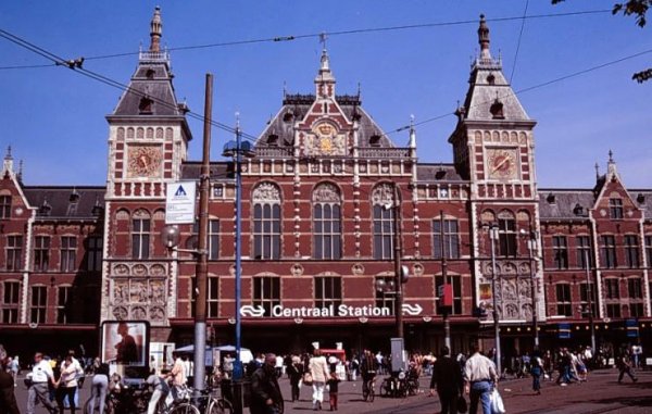 Fiets- en voetgangerstunnel Amsterdam bijna geopend