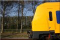 Hier is duidelijk te zien dat er een ruitje bij de machinist-cabine ontbreekt. - Door: Joop Langras