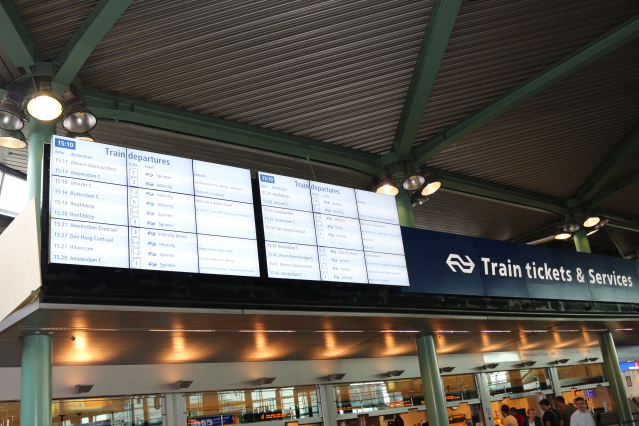 "'Blauwe bord' nu op Schiphol"