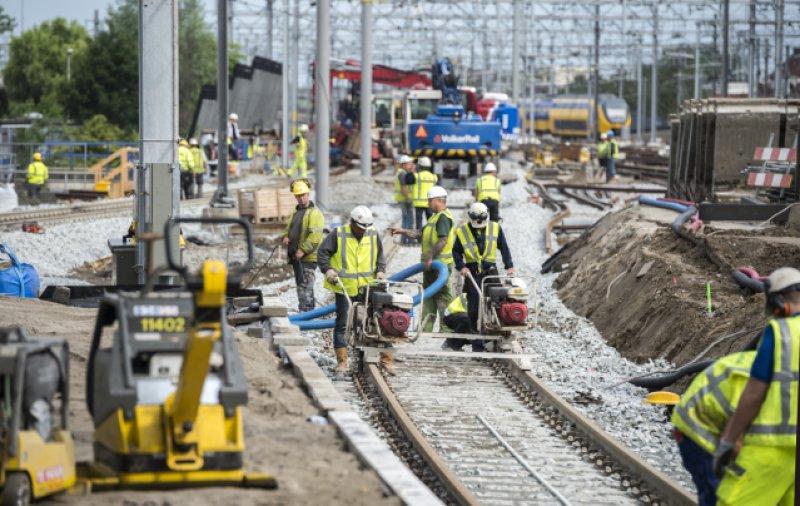 Vanaf 16 februari geldt er voor een anderhalve week een aangepaste dienstregeling tussen Utrecht en Amsterdam Centraal vanwege werkzaamheden. (Foto: Prorail)