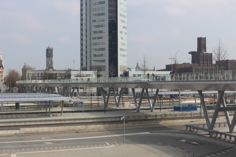 De brug is al voorbereid op de extra trappen. (Foto: Treinenweb)