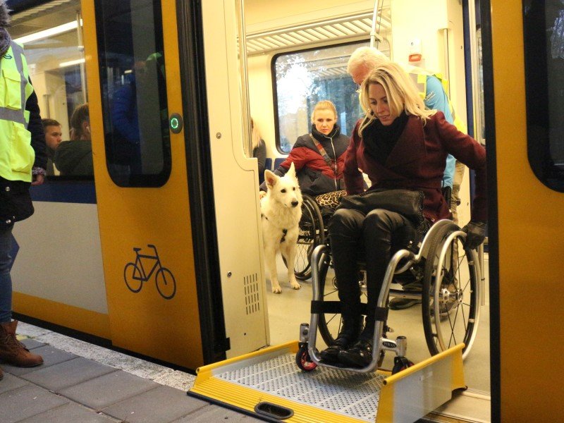Een nieuw akkoord moet het openbaar vervoer toegankelijker maken voor mensen met beperking. (Foto: Treinenweb)