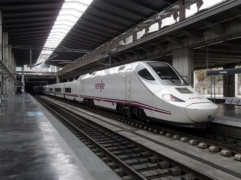 Renfe bouwt samen met Talgo treinen om tot ambulancetrein (Foto: Falk1; Wikipedia)