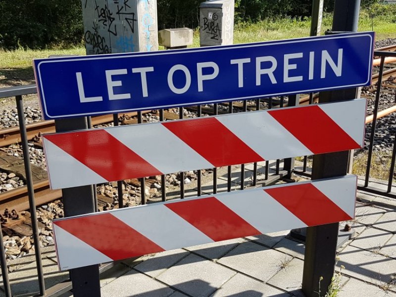 Komende week is er hinder vanwege aanpak overwegen bij Rheden. (Foto: Treinenweb)