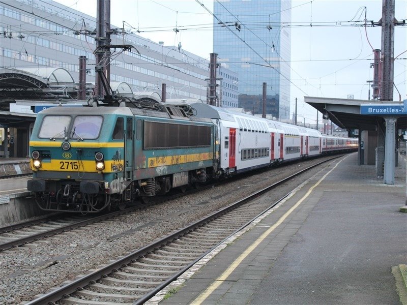 De eerste rijtuigen van het type M7 in een gemengde inzet (Foto: Frank Rijsdijk)