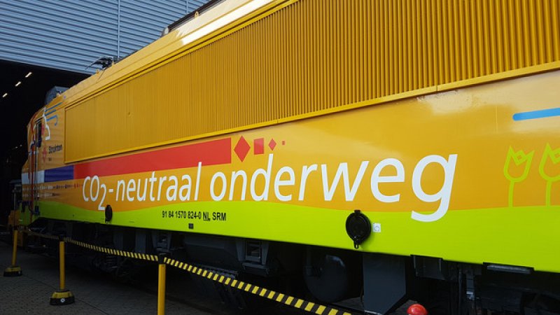 Staatssecretaris geeft startsein voor railterminal Lage Weide en batterijloc - Treinenweb