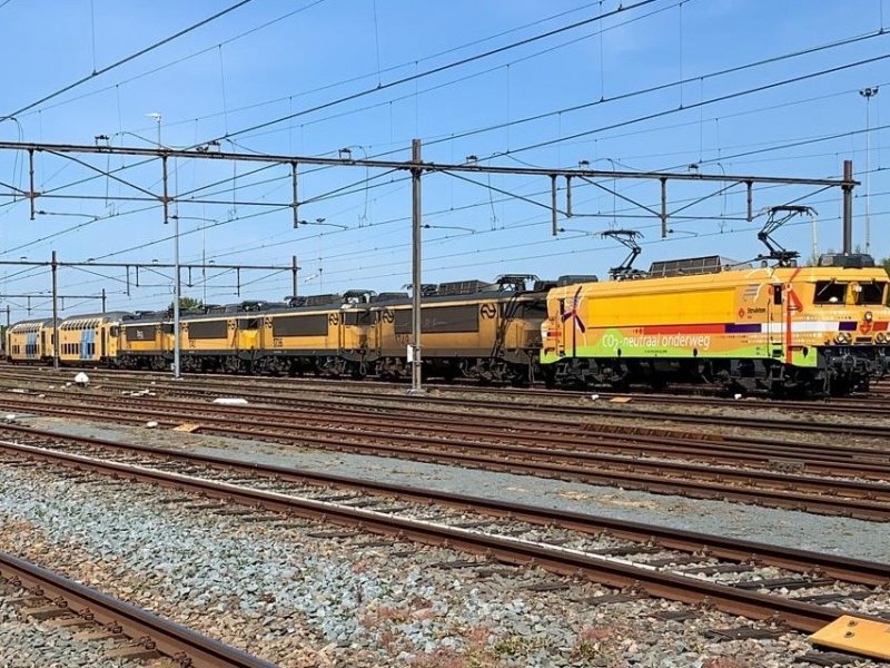 Het transport van het nieuwe aangekochte materieel (Foto: Strukton)