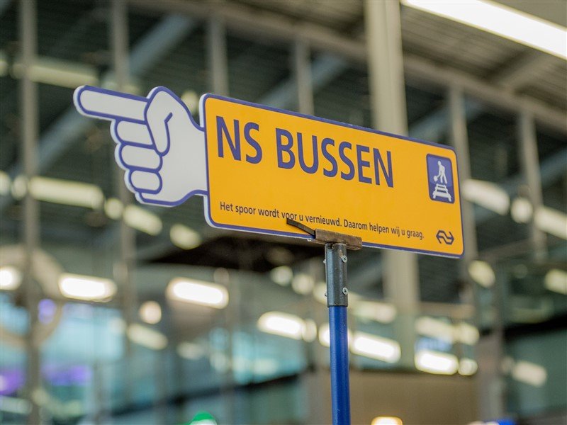 De komende weken rijden er vanwege werkzaamheden treinvervangende bussen rond Deventer (Foto: NS)