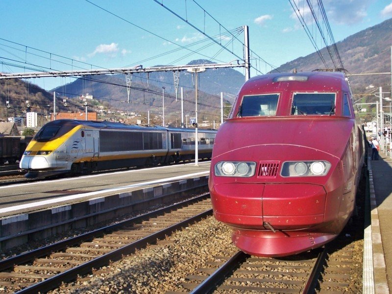 Een Eurostar en een Thalys op het Franse spoor (Foto: Florian Pepellin)