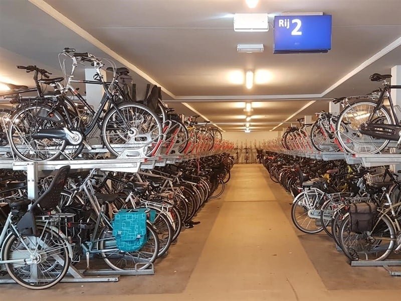 De fietsenstalling op station Woerden (Foto: Treinenweb)