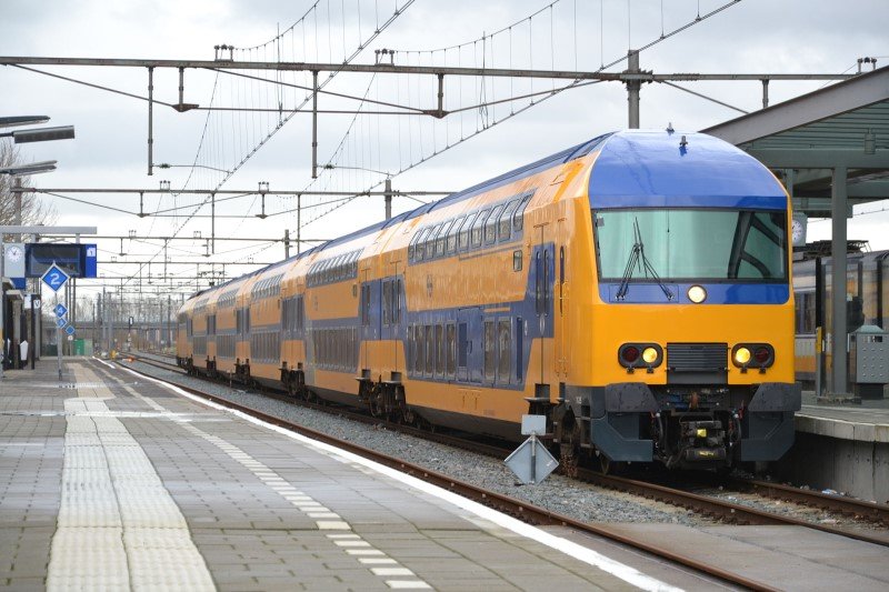 VVD-Kamerlid Valstar wil laten onderzoeken of militairen gratis kunnen reizen met de trein. (Foto: Alfenaar)