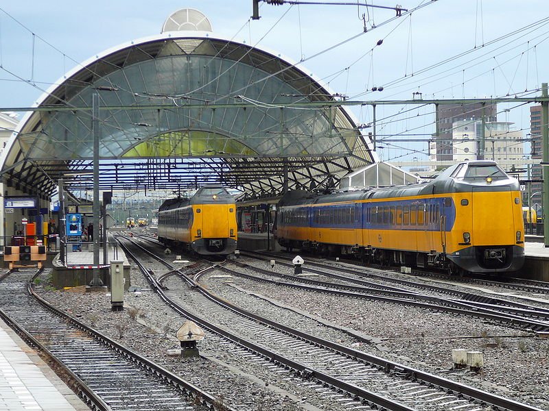 Het station van Zwolle waar de reizigerspassage op bepaalde momenten zeer druk is. (Foto: Martijn van Vulpen)