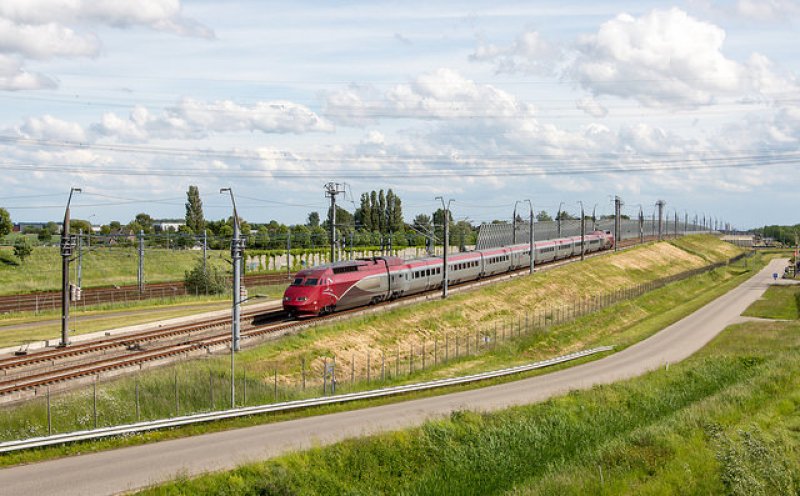 Ook de Eurostar Red zal snelheid moeten verminderen op de HSL-Zuid vanwege de constructieproblemen aan de viaducten. (Foto: Rob Dammers)