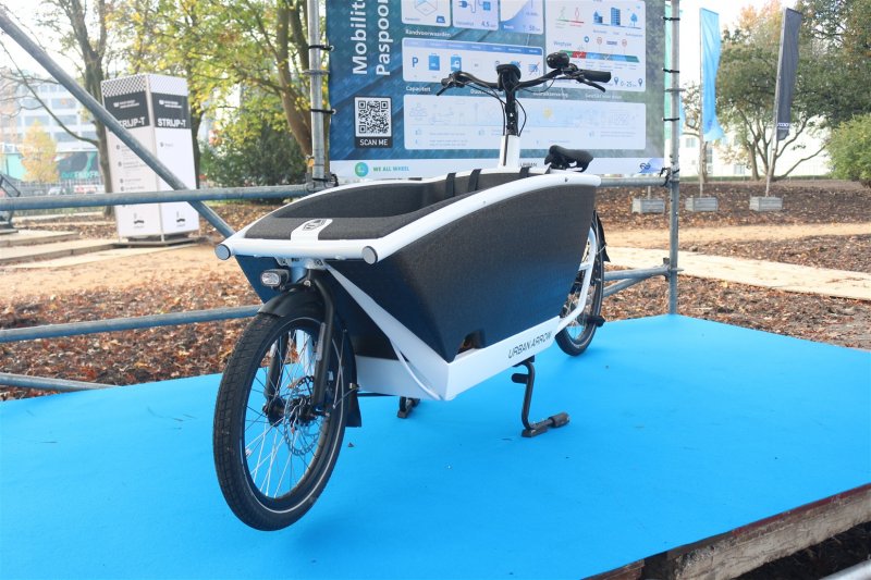 Een elektrische bakfiets van Uran Arrow tijdens de Dutch Design week (Foto: )