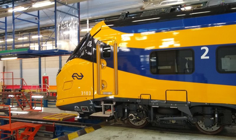 De ICNG-trein in de onderhoudswerkplaats van Onnen (Foto: NS)