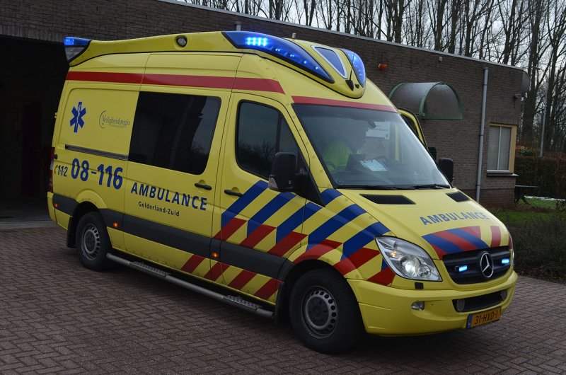 Archieffoto van een ambulance. (Foto: Ramon Versteeg)