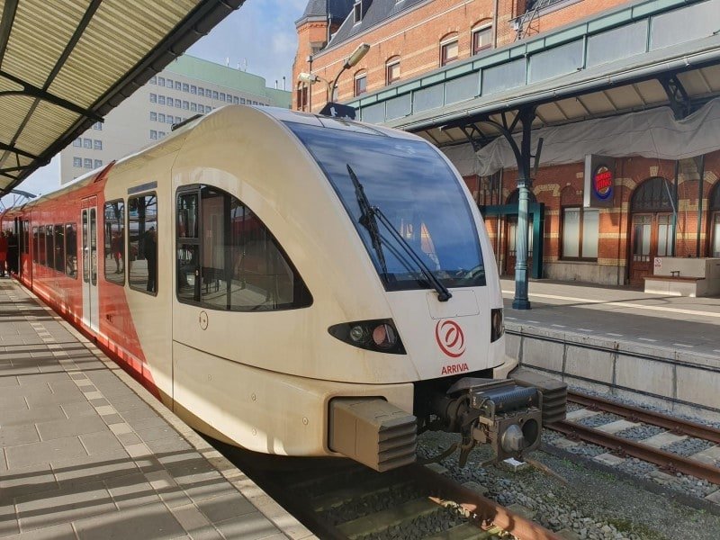 De Arriva-trein die twee jaar geleden werd ingezet als automatisch rijdende trein met machinst. (Foto: Stadler)