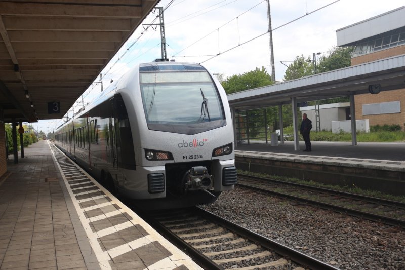 De RE19 tussen Arnhem - Emmerich en Düsseldorf (Foto: Treinenweb)