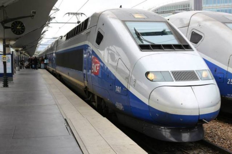  Een TGV-trein op Gare du L' Est in Parijs. (Foto: Treinenweb)