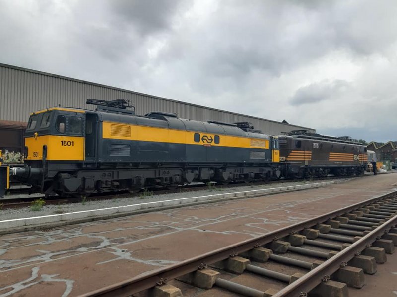 De 1501 wordt in Blerick gereedgemaakt voor vertrek naar het Spoorwegmuseum (Foto: Thijs de Visscher)