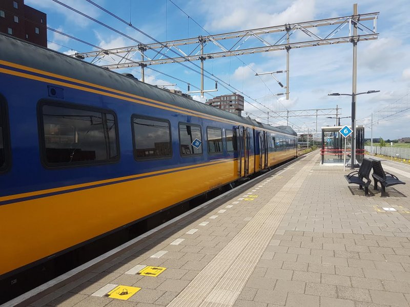 Kabinet: 'Reis alleen met het openbaar vervoer als het noodzakelijk is' (Foto: Treinenweb)