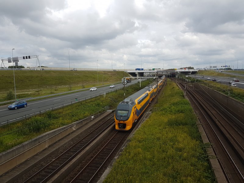 Het kabinet wordt door Brussel op het matje geroepen vanwege het bevoordelen van de Nederlandse Spoorwegen. (Foto: Treinenweb)