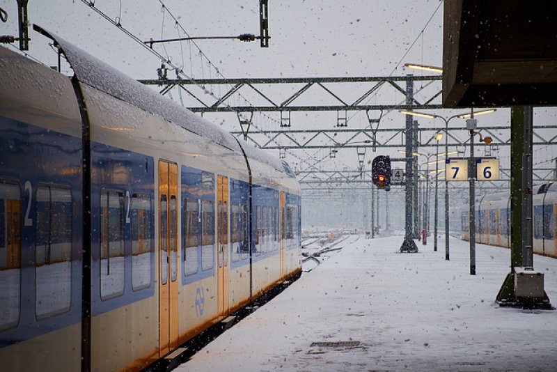 NS: Vanwege aanhoudende winteromstandigheden deze zondag geen treinverkeer meer (Foto: Markus Keuter)