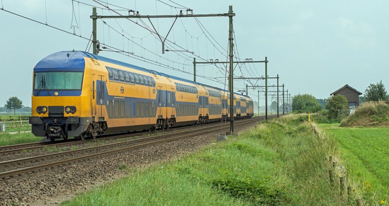 Een NS-dubbeldekker op het spoor (Foto: Rob Dammers)