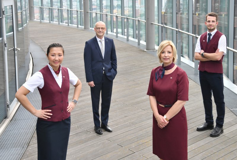 De nieuwe kleding voor publiek spoorpersoneel van de DB (Foto: Deutsche Bahn AG / Oliver Lang)