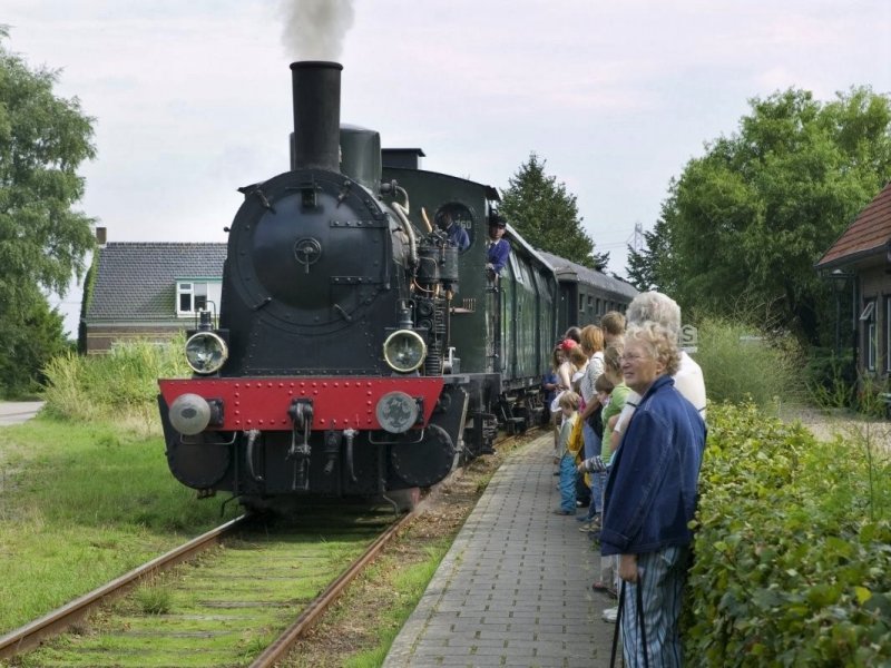 Een locomotief van de SGB in Kwadendamme (Foto: Paul van Galen)