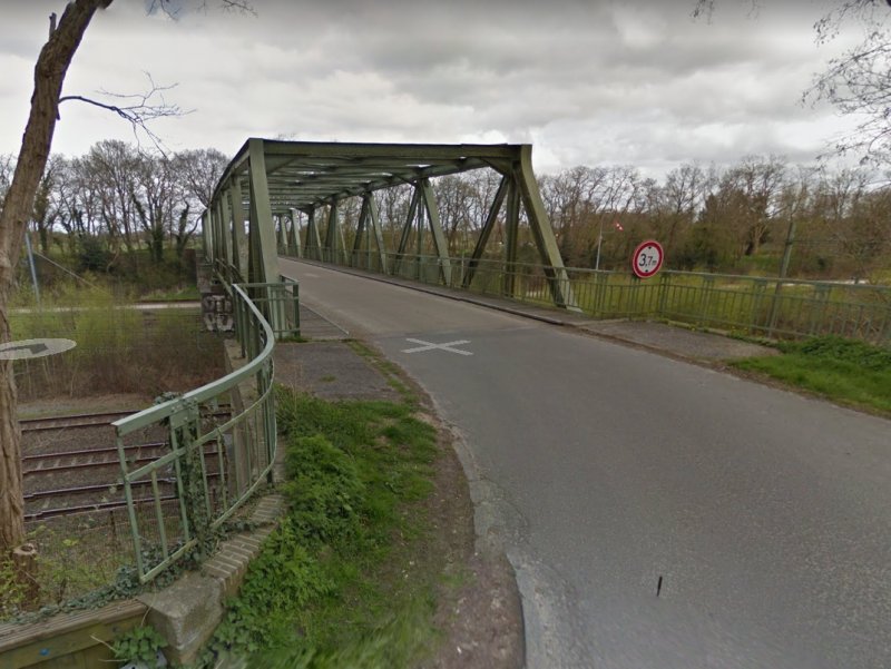 De monumentale spoorbrug in Onnen (Foto: Google Maps)