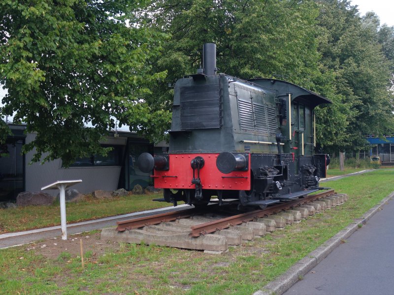 De Sik op zijn nieuwe plek voor de Werkspoorfabriek (Foto: Treinenweb)