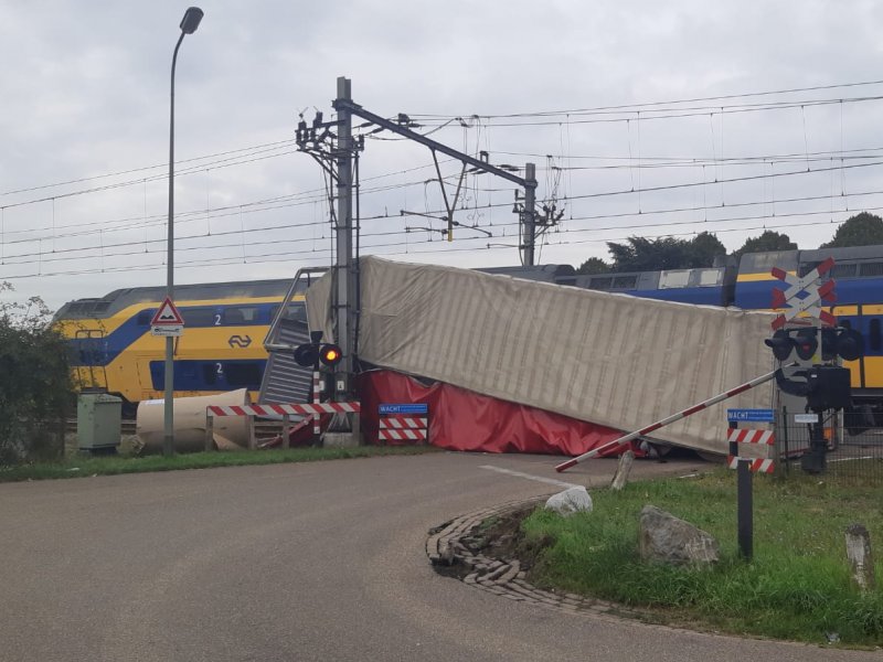 Het treinverkeer tussen Roermond en Weert ligt naar verwachting nog tot vrijdagmiddag stil. (Foto: ProRail)