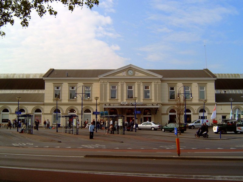 Het stationsgebouw van Zwolle (Foto: Michiel Verbeek)