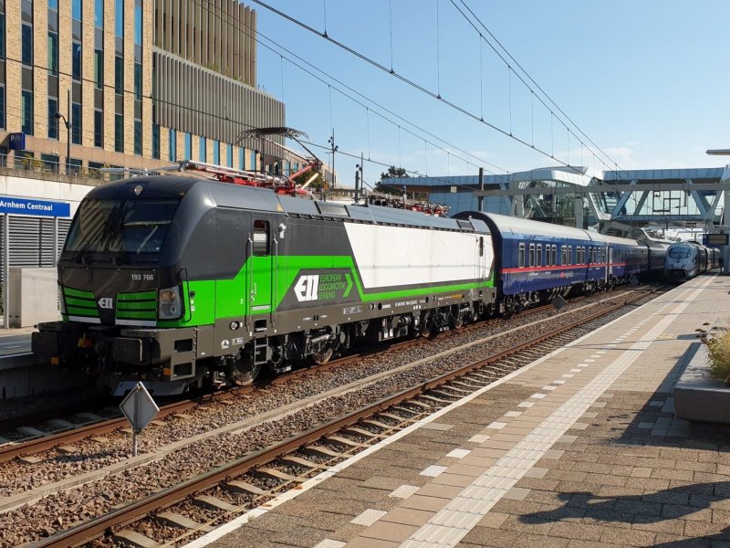 De NightJet op station Arnhem Centraal (Foto: Arny Bouwmeester)