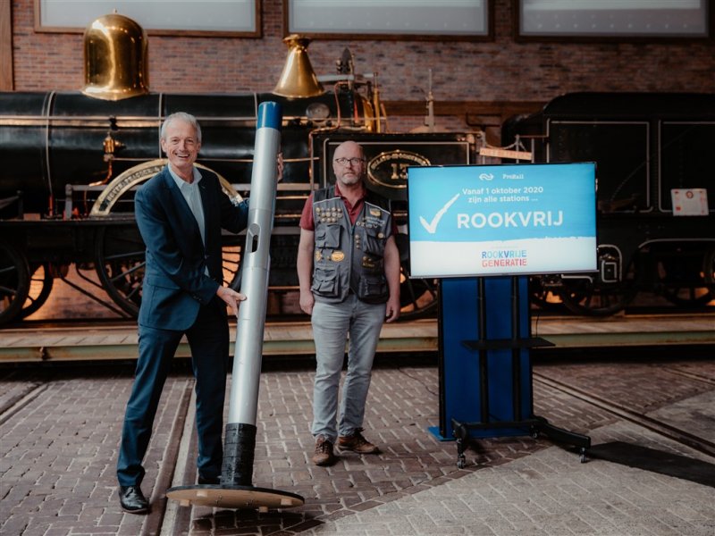 De laatste rookpaal staat nu in het Spoorwegmuseum 