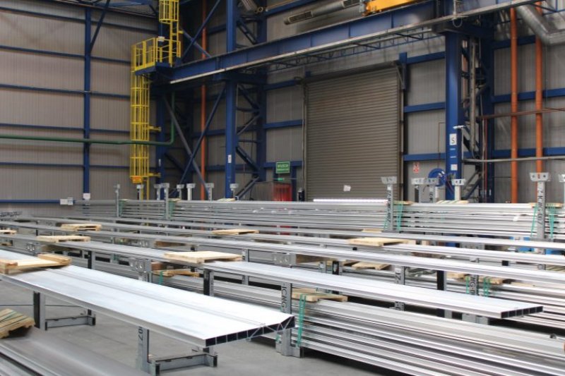 De aluminium platen die uiteindelijk tot een bak getransformeerd zullen worden