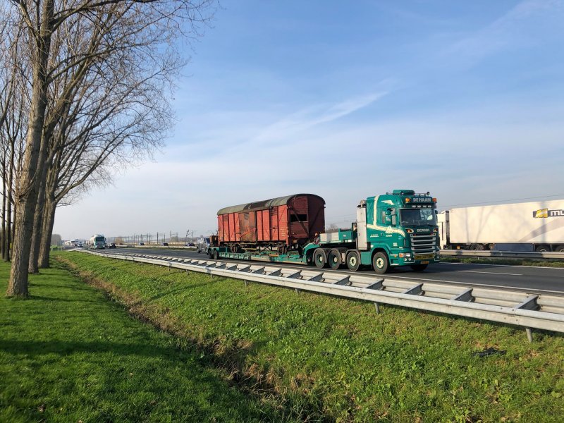 De S-CHK 20992 op transport naar de spoorlijn van de VSM (Foto: Veluwse Stoomtrein Maatschappij)