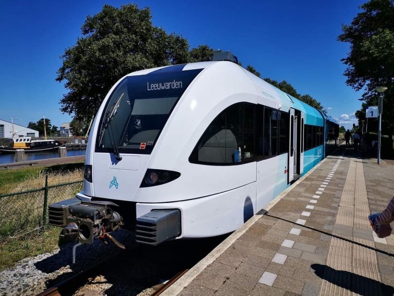 Een GTW-trein van Arriva die tegenwoordig op de duurzamere HVO brandstof rijdt. (Foto: Klaas Halbersma)