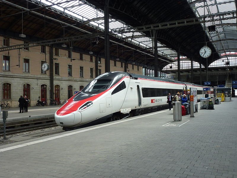 Een archieffoto van een trein op station Basel naar Itali (Foto: Nils berg)