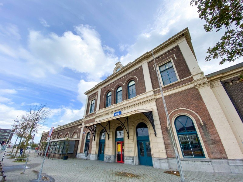 Het stationsgebouw van Middelburg die uit 1872 stamt (Foto: NS)