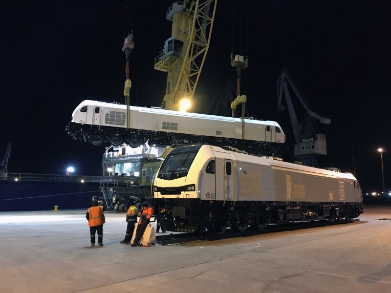 Het transport van de nieuwe Euro 9000 (Foto: Stadler)